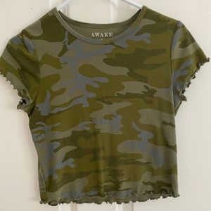 Cropped Camp t-shirt